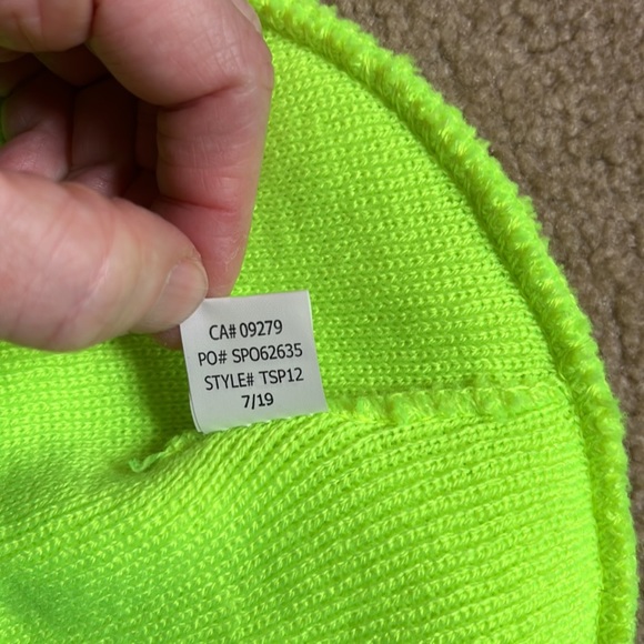 Neon yellow toque - Picture 7 of 8